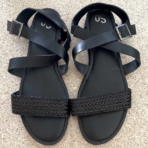 NWOT SO Brand Black Strapped Sandals - Picture 1 of 4
